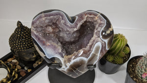 Amethyst Geode Sculpture Hart with Iron based